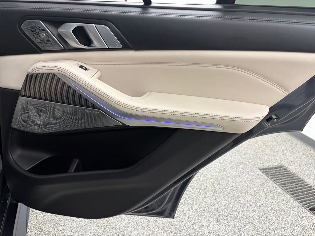 Used 2022 BMW X5 M50i w/ Executive Package image 38