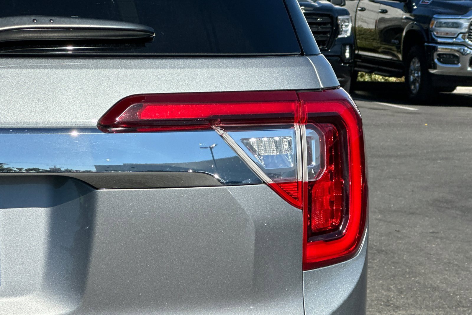 Used 2023 GMC Acadia SLT image 54