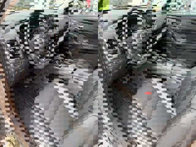 Used 2025 Nissan Rogue SV w/ SV Premium Package image 11