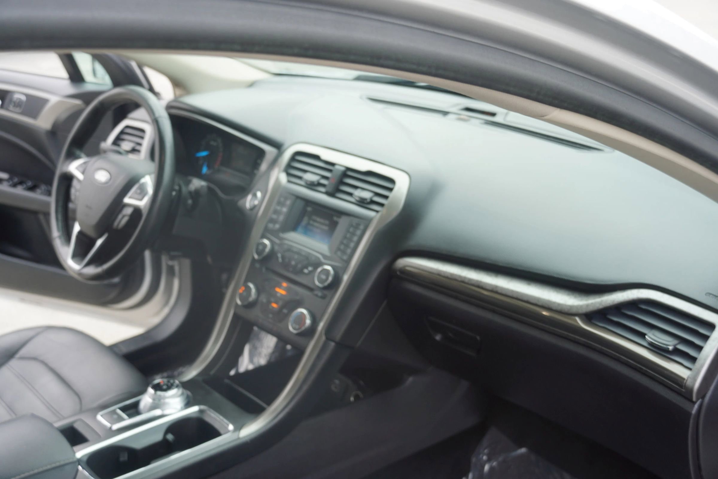 Used 2017 Ford Fusion SE image 11