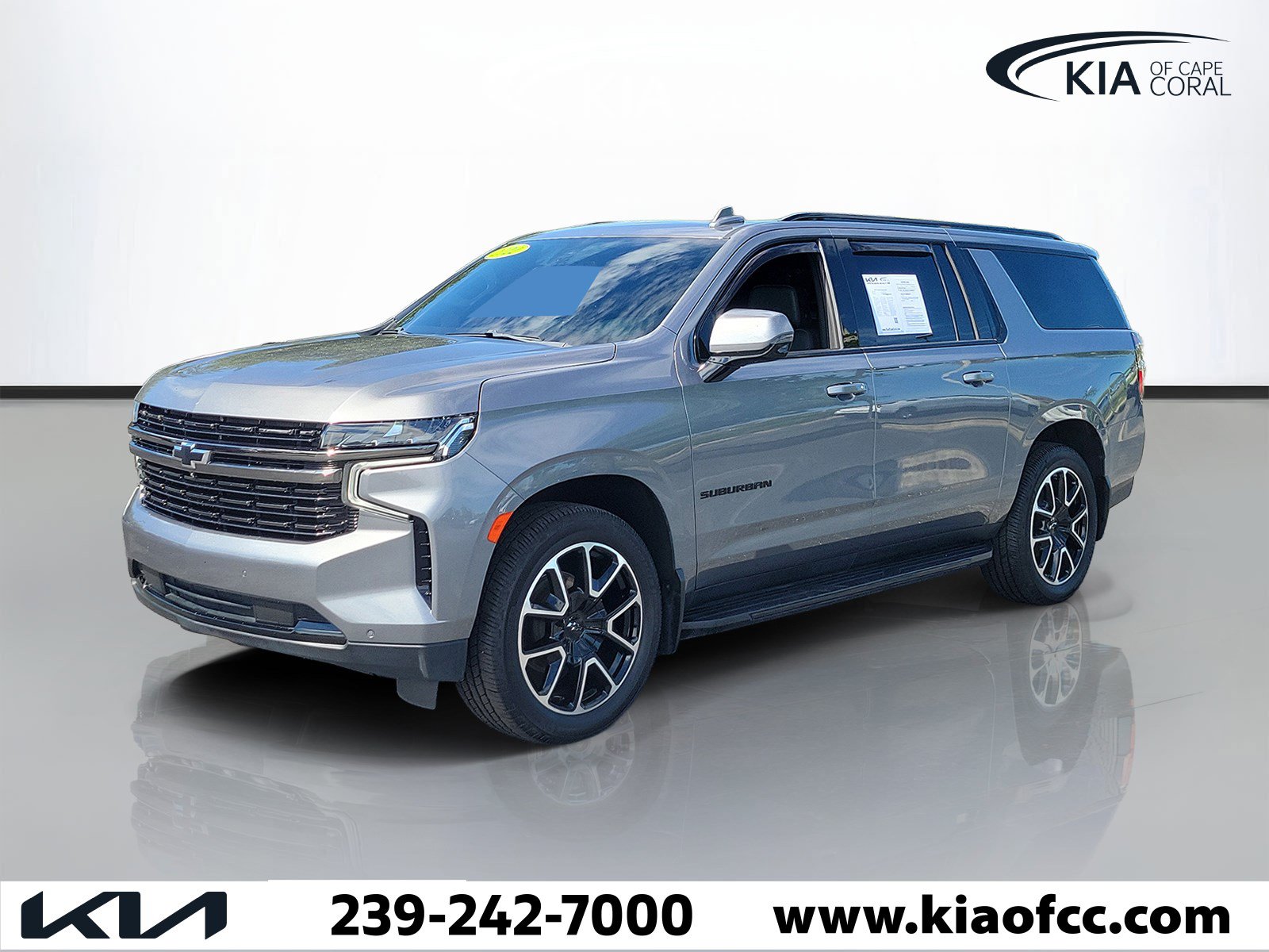 Used 2022 Chevrolet Suburban RST w/ Luxury Package AWD/4WD image 3