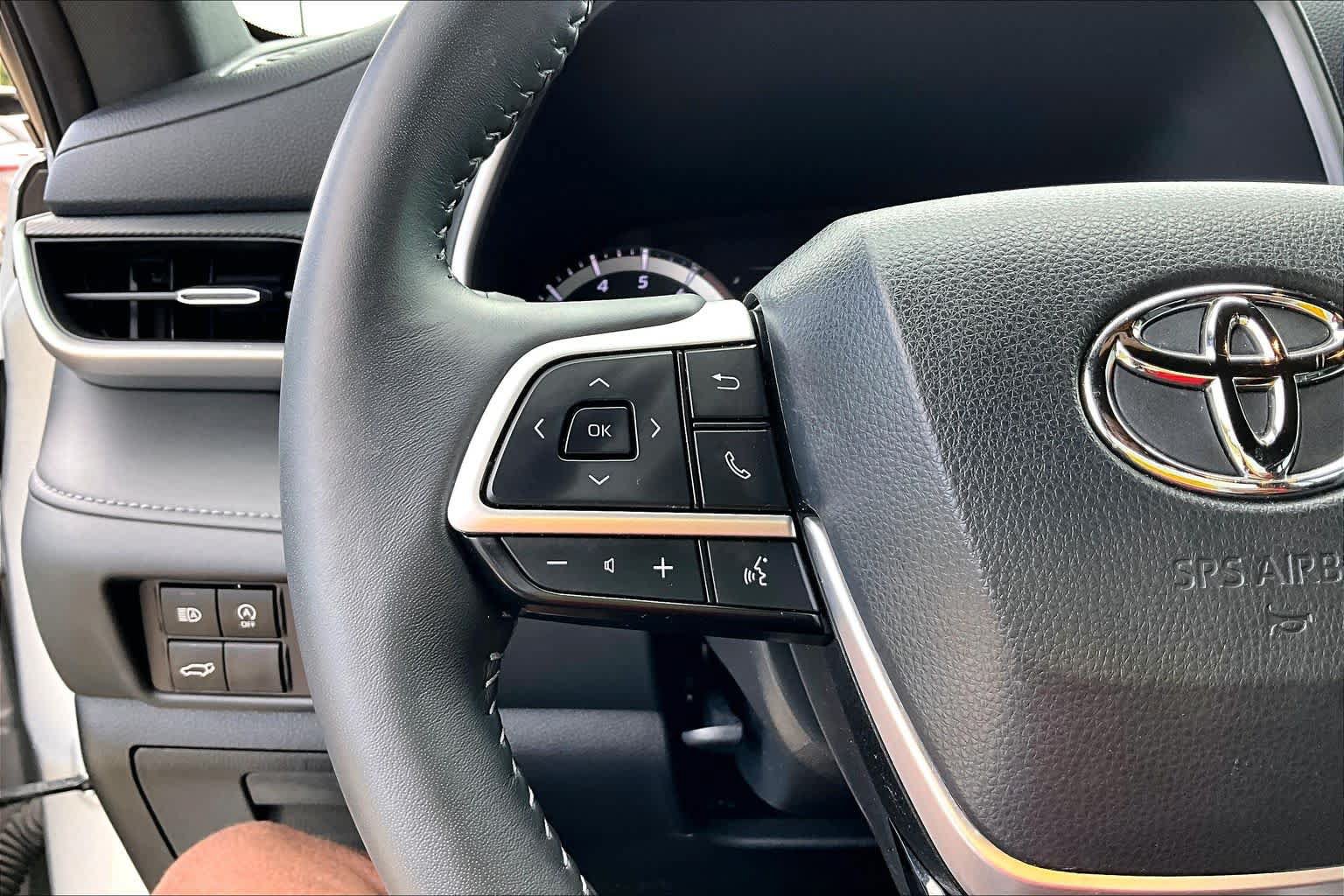 Used 2024 Toyota Highlander XSE AWD/4WD image 24