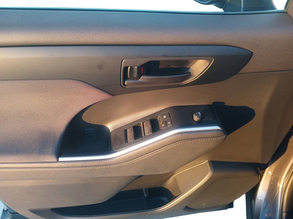 Used 2023 Toyota Highlander L image 21