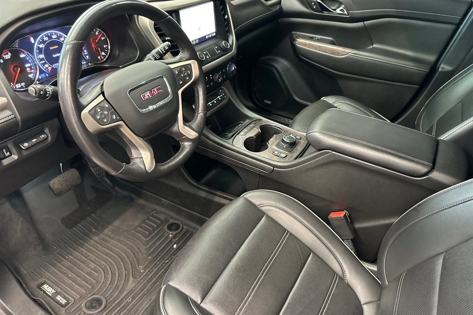 Used 2022 GMC Acadia Denali w/ Black Diamond Edition AWD/4WD image 10