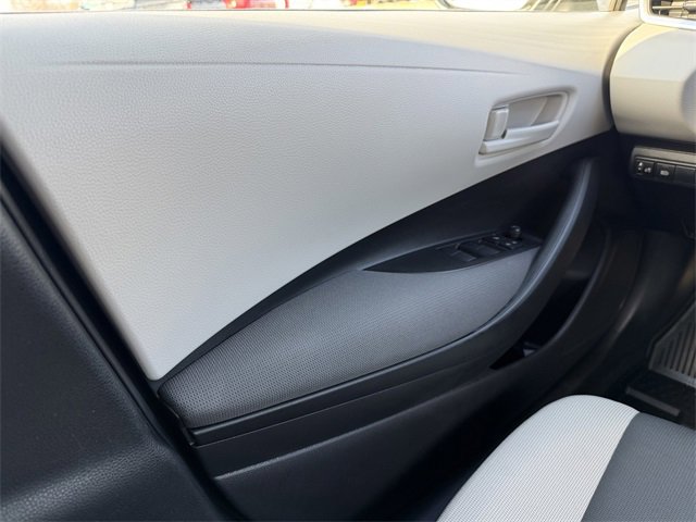 Used 2025 Toyota Corolla LE image 31