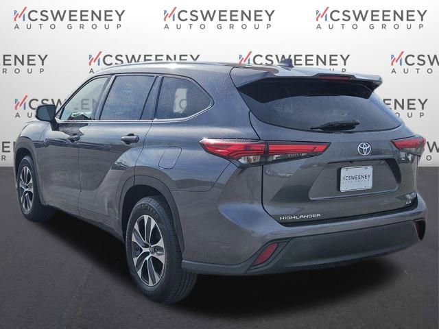Used 2021 Toyota Highlander XLE image 3