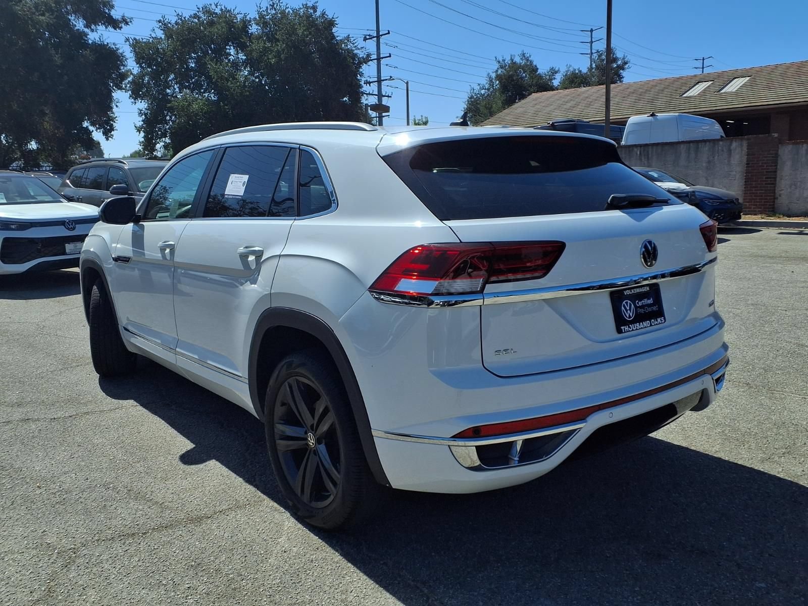 Certified 2022 Volkswagen Atlas Cross Sport SEL R-Line AWD/4WD image 8