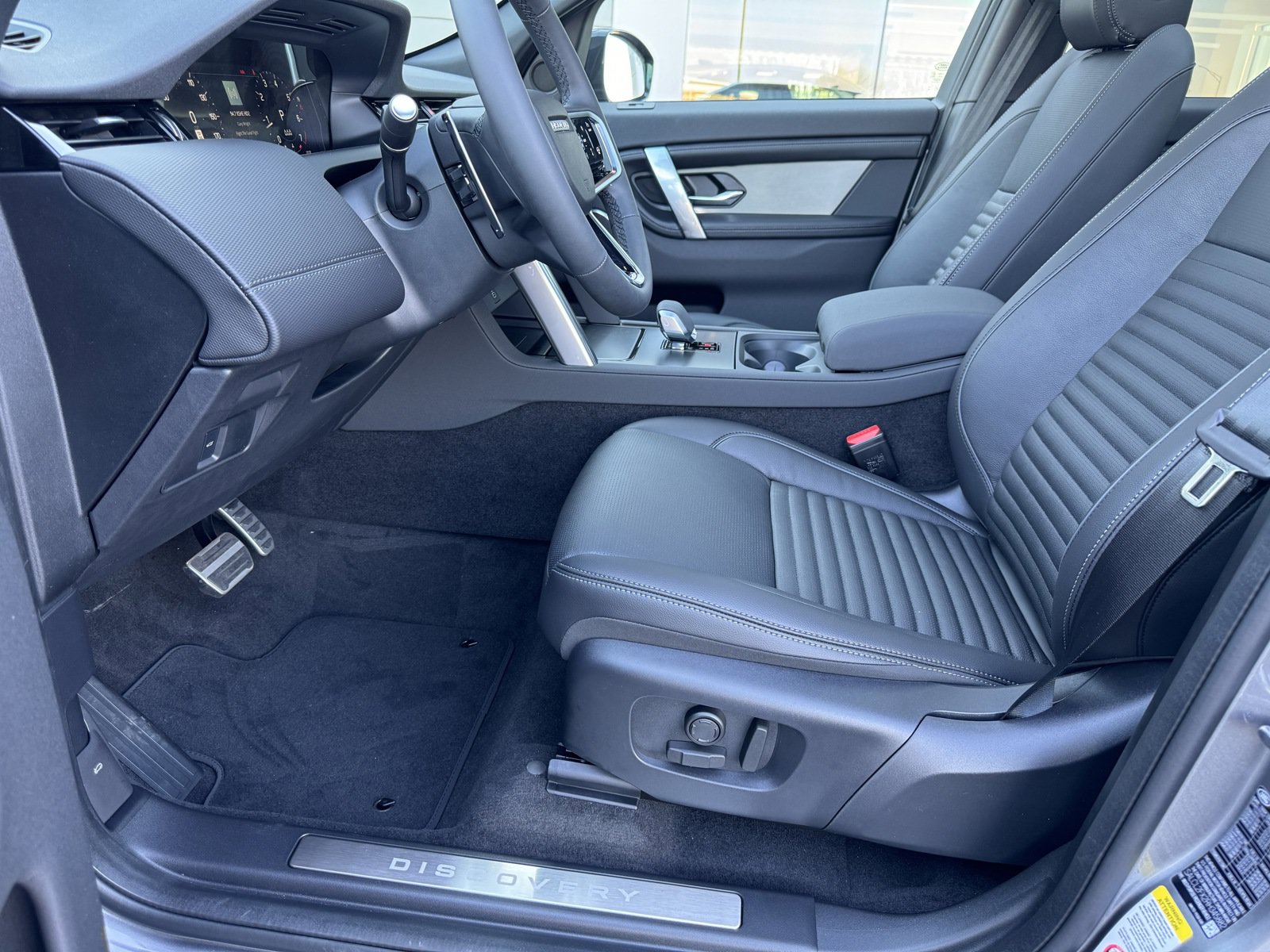 Used 2024 Land Rover Discovery Sport Dynamic SE AWD/4WD image 14