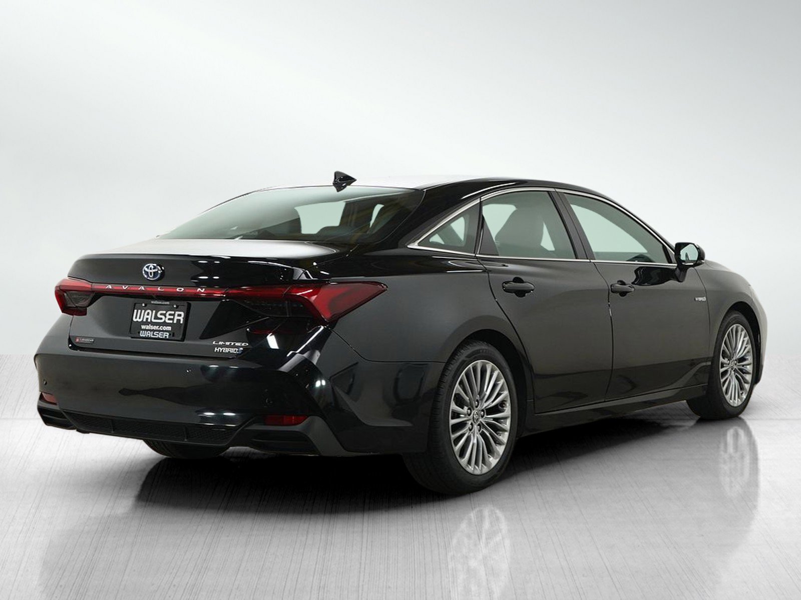 Used 2021 Toyota Avalon Limited w/ Advanced Safety Package FWD image 5