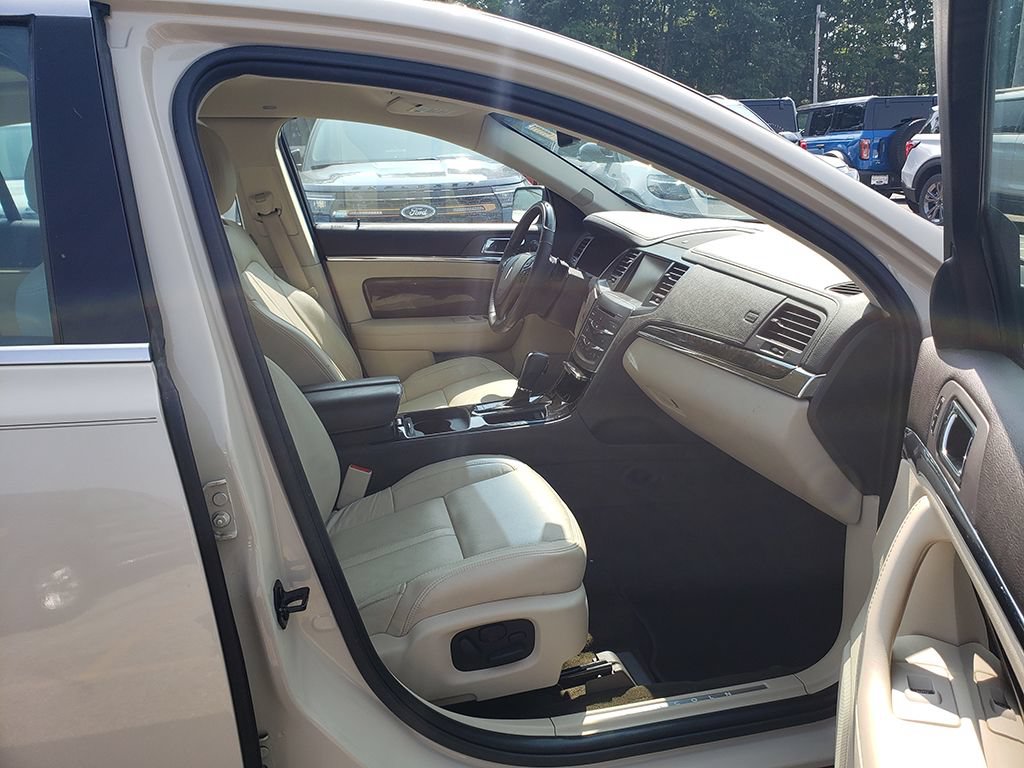 Used 2015 Lincoln MKS w/ Equipment Group 101A FWD image 9