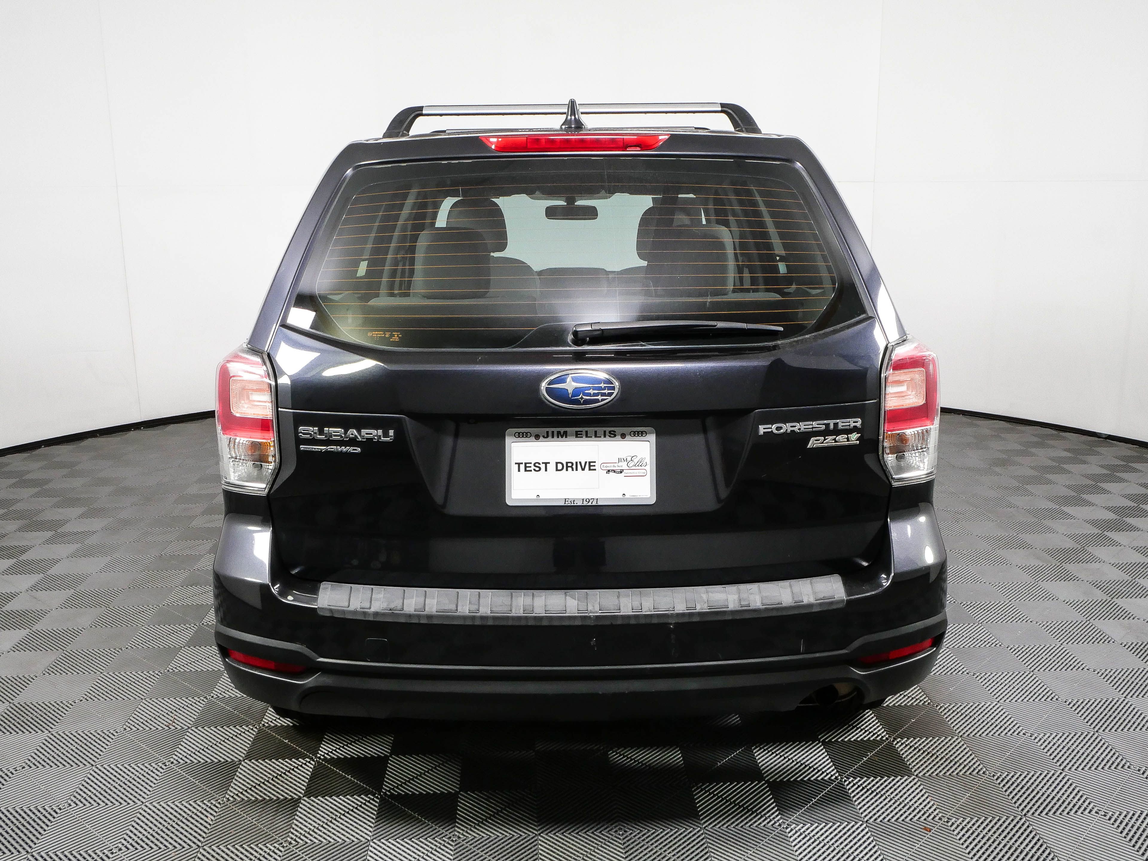 Used 2017 Subaru Forester 2.5i AWD/4WD image 24