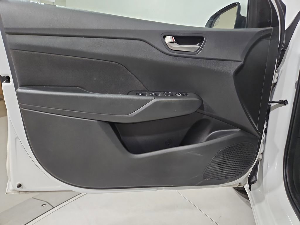Used 2021 Hyundai Accent SEL FWD image 11