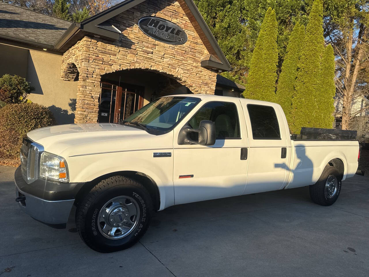 Used 2006 Ford F350 Lariat RWD image 2