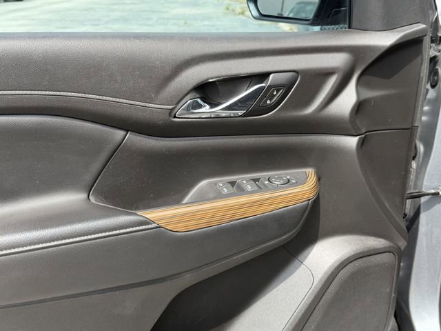 Used 2021 GMC Acadia SLE image 12