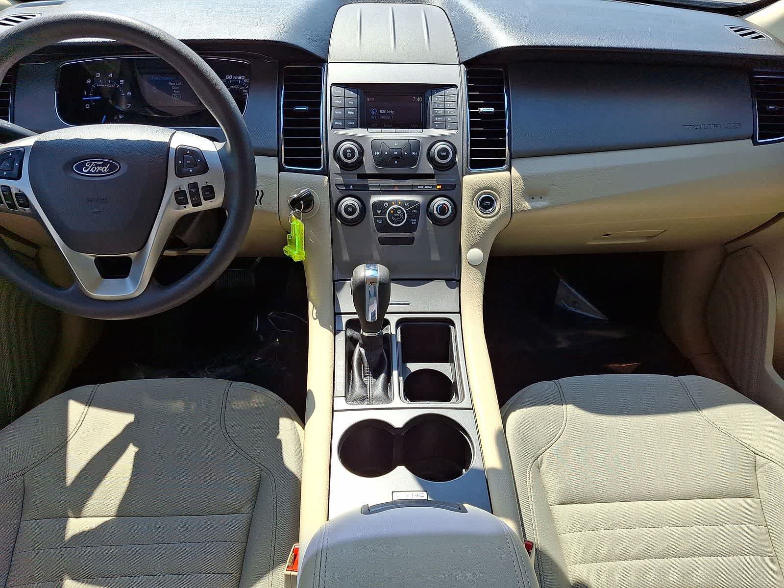 Used 2018 Ford Taurus SE FWD image 11