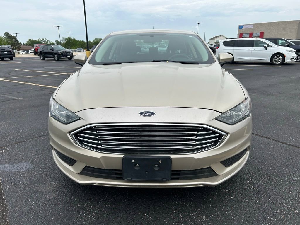 Used 2017 Ford Fusion SE w/ Fusion SE Technology Package image 4