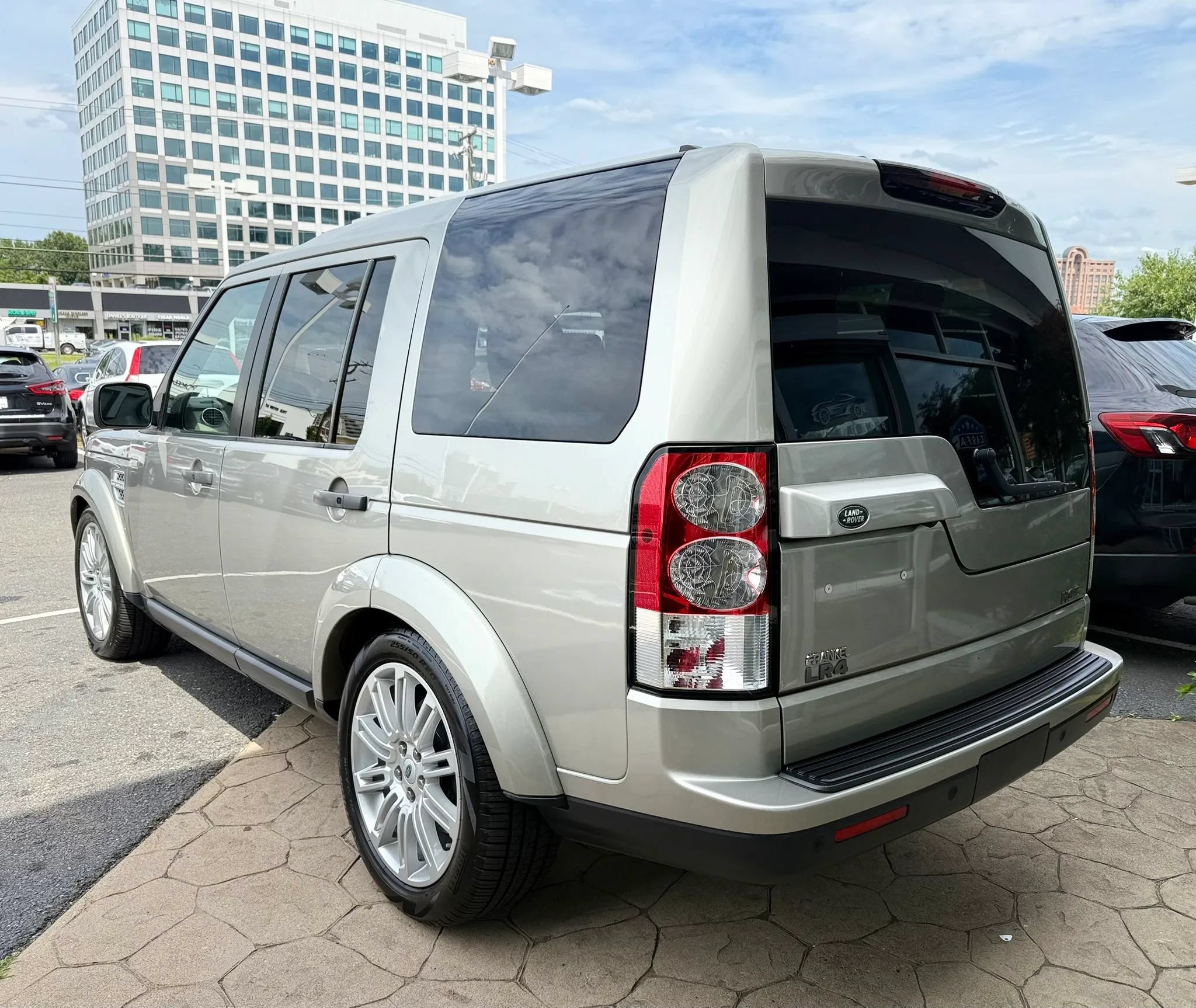 Used 2012 Land Rover LR4 HSE LUX AWD/4WD image 5