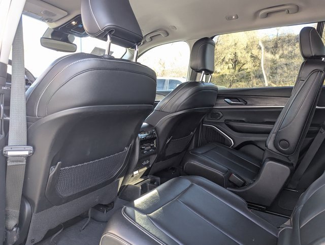 Used 2023 Jeep Grand Cherokee L Limited w/ Trailer Tow Group (B) image 30