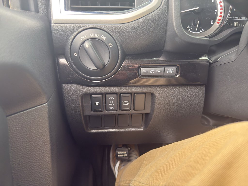 Used 2017 Nissan Titan SV image 15