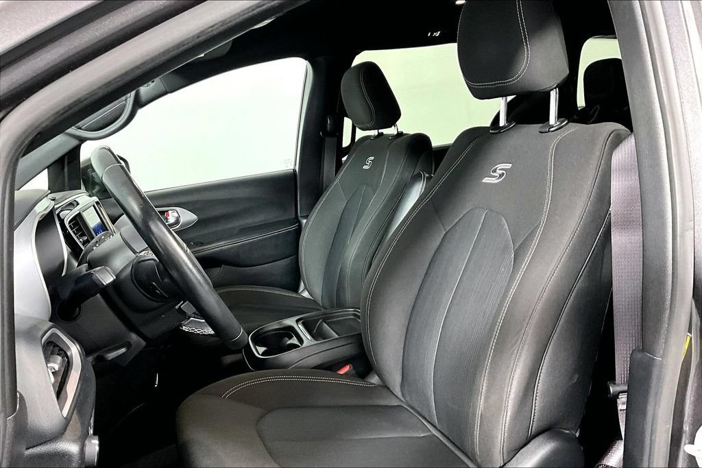 Used 2020 Chrysler Pacifica Touring w/ S Appearance Package FWD image 25