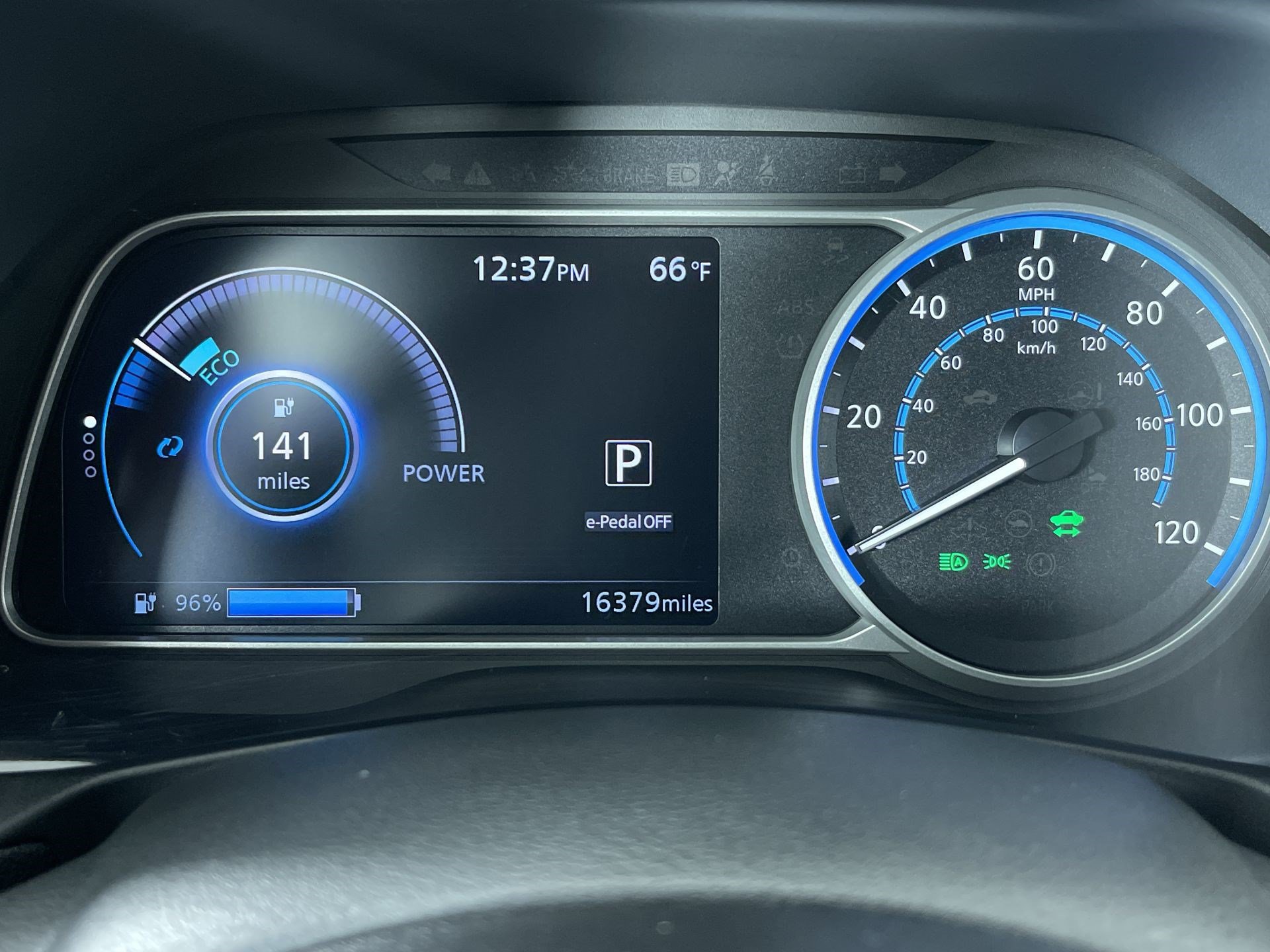 Certified 2025 Nissan Leaf S FWD image 17