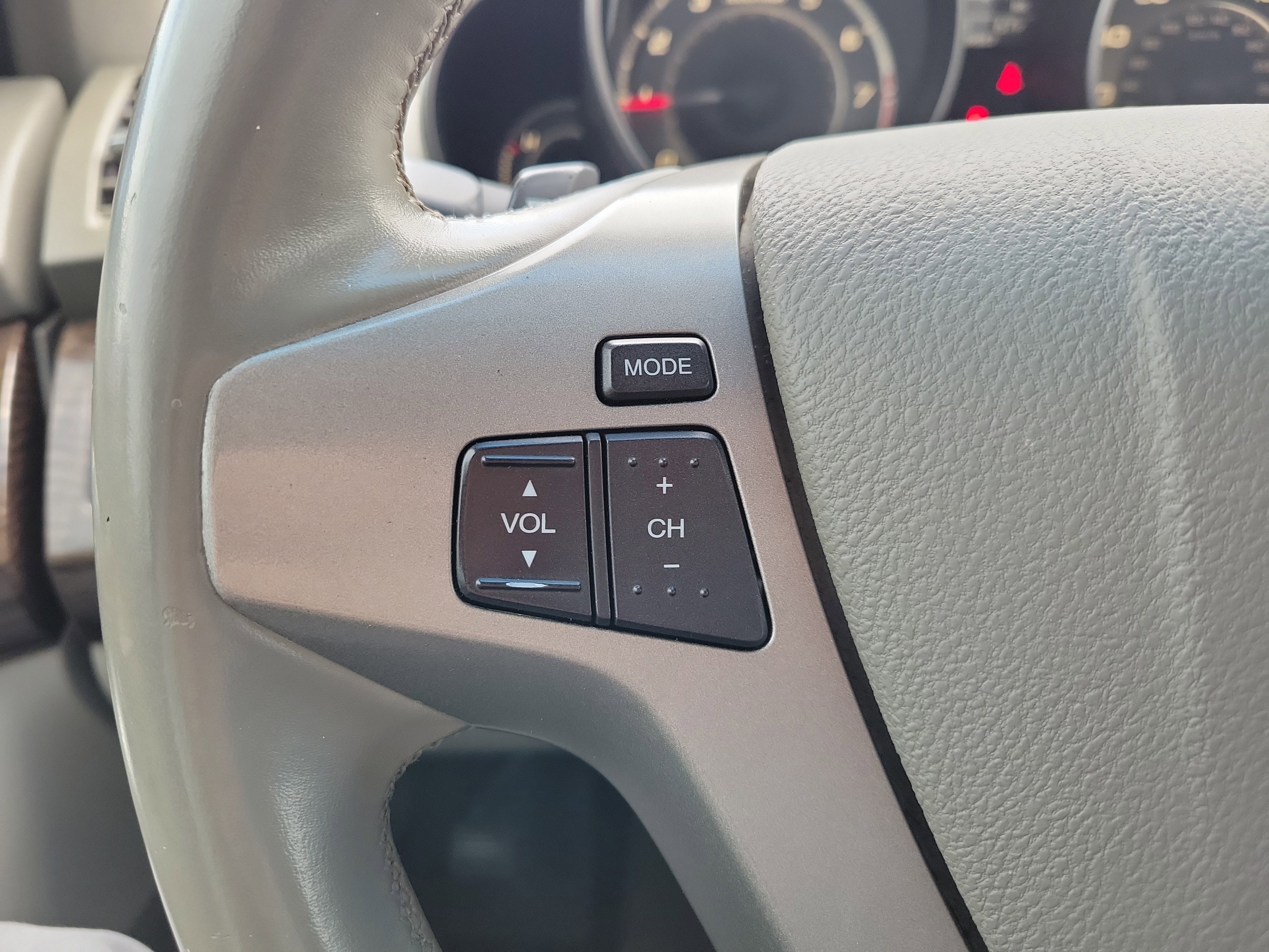 Used 2010 Acura MDX w/ Technology Package image 30