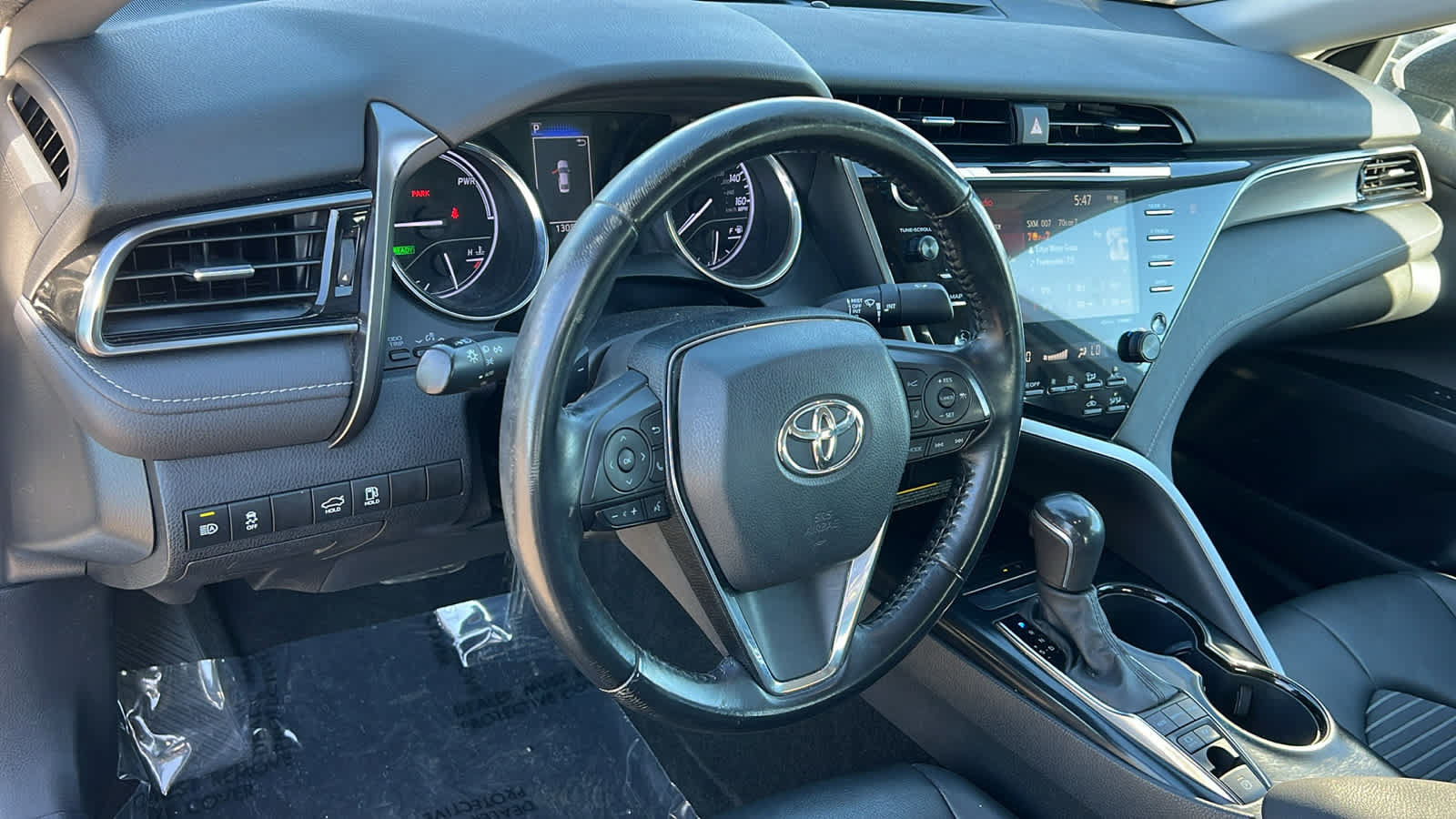 Used 2020 Toyota Camry SE w/ Sunroof Package FWD image 10