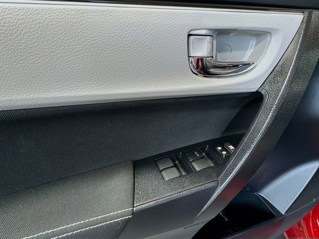 Used 2019 Toyota Corolla LE FWD image 18