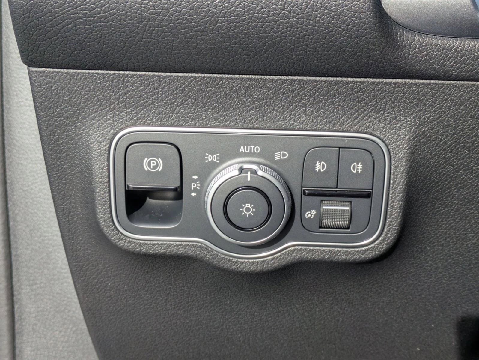 New 2026 Mercedes-Benz GLB 250 4MATIC image 19