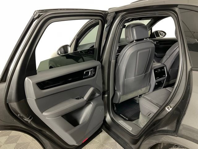 Used 2020 Porsche Cayenne E-Hybrid image 32