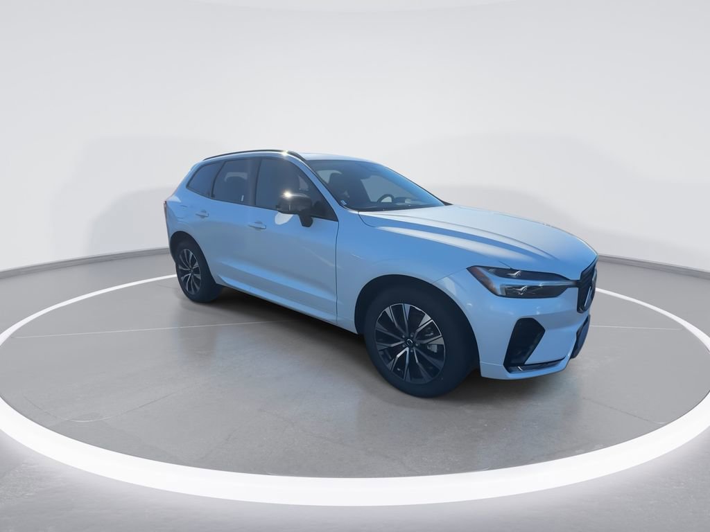 Used 2025 Volvo XC60 B5 Core image 2