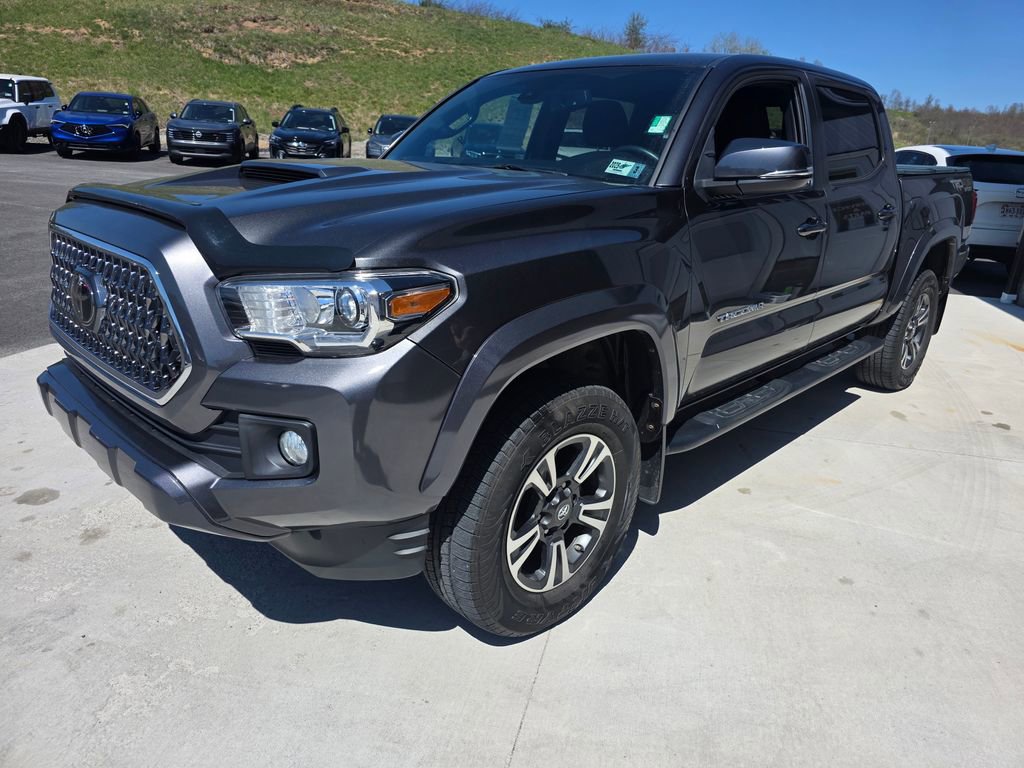 Used 2018 Toyota Tacoma TRD Sport w/ Technology Package image 3