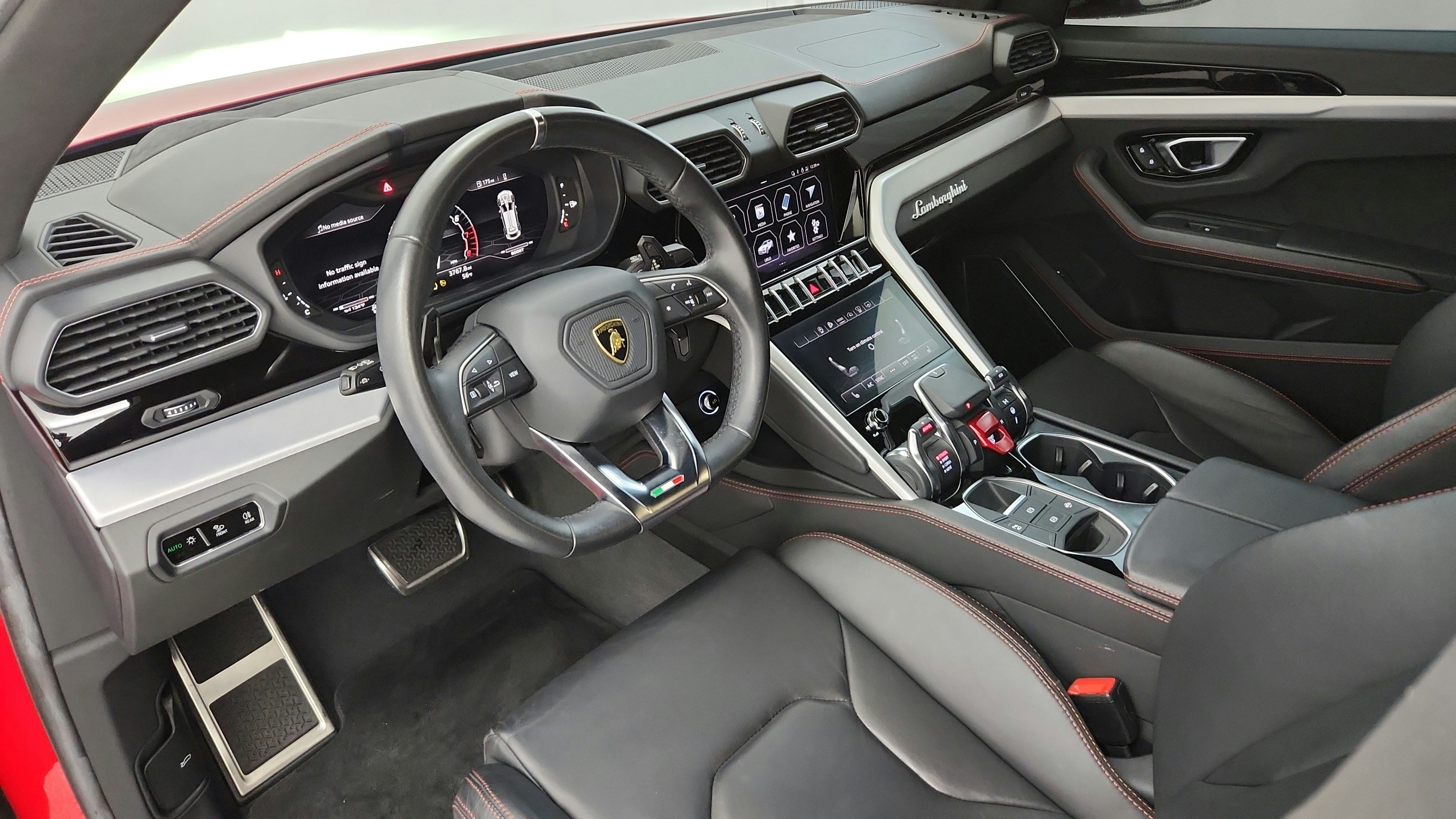 Used 2022 Lamborghini Urus AWD/4WD image 16