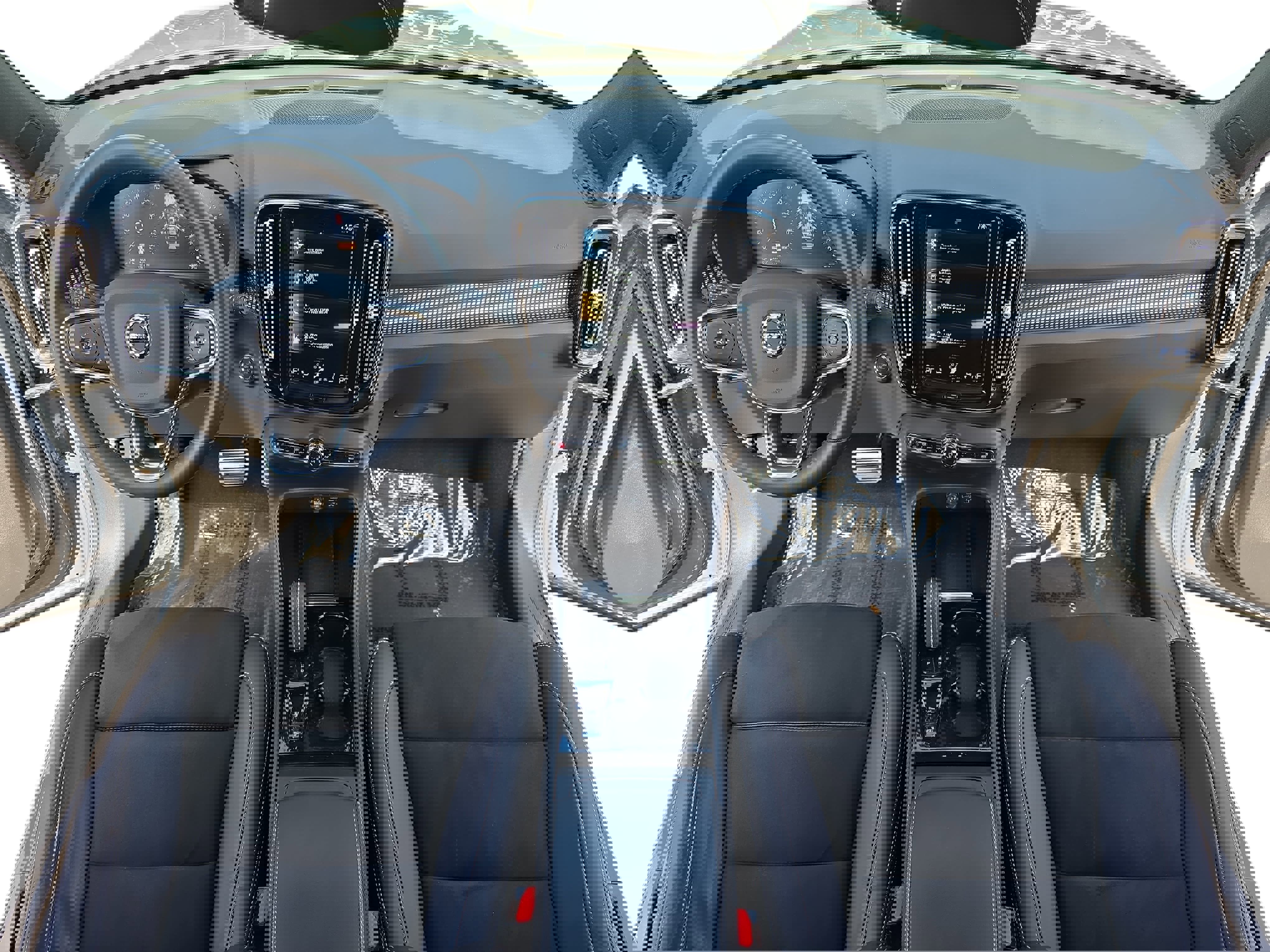 Used 2022 Volvo XC40 T5 R-Design w/ Advanced Package image 9