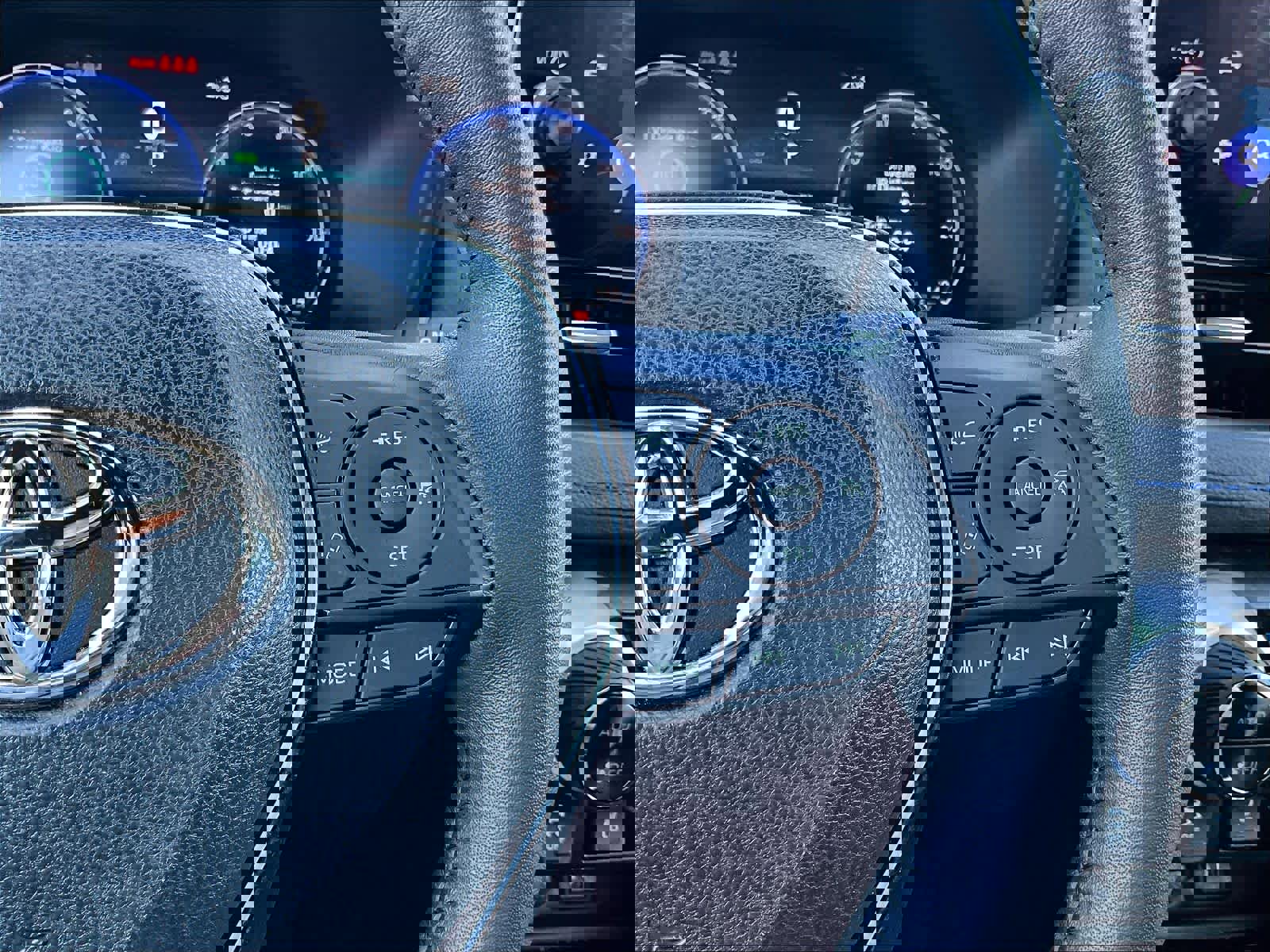 Used 2023 Toyota RAV4 XSE AWD/4WD image 24