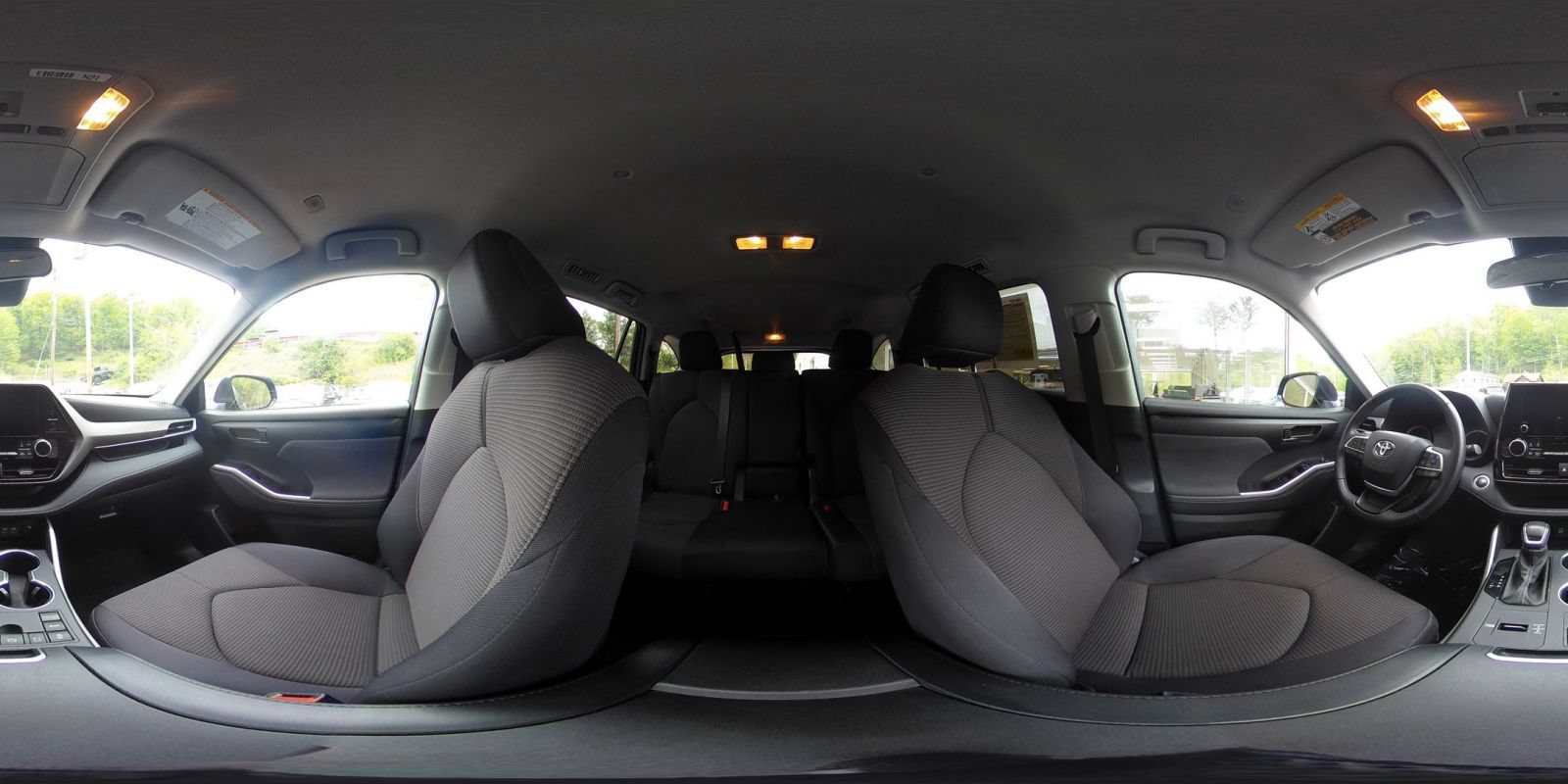 Used 2025 Toyota Highlander LE FWD image 45