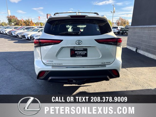 Used 2020 Toyota Highlander XLE AWD/4WD image 6