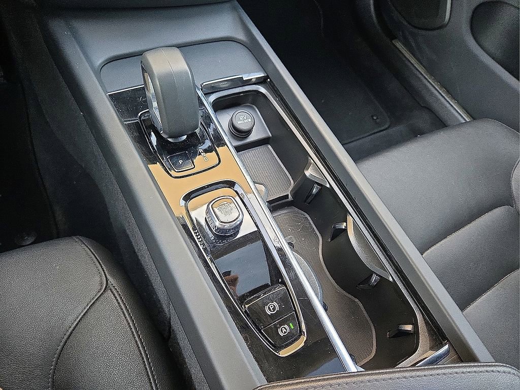 Certified 2024 Volvo S60 B5 Core image 30