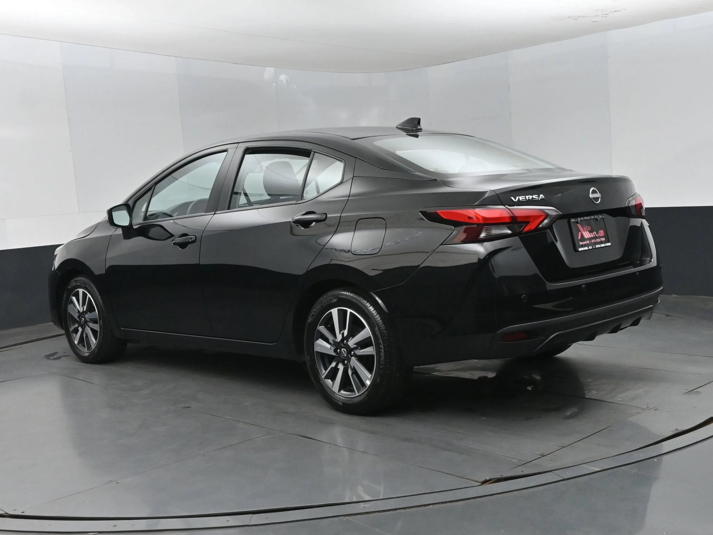Used 2025 Nissan Versa SV FWD image 7