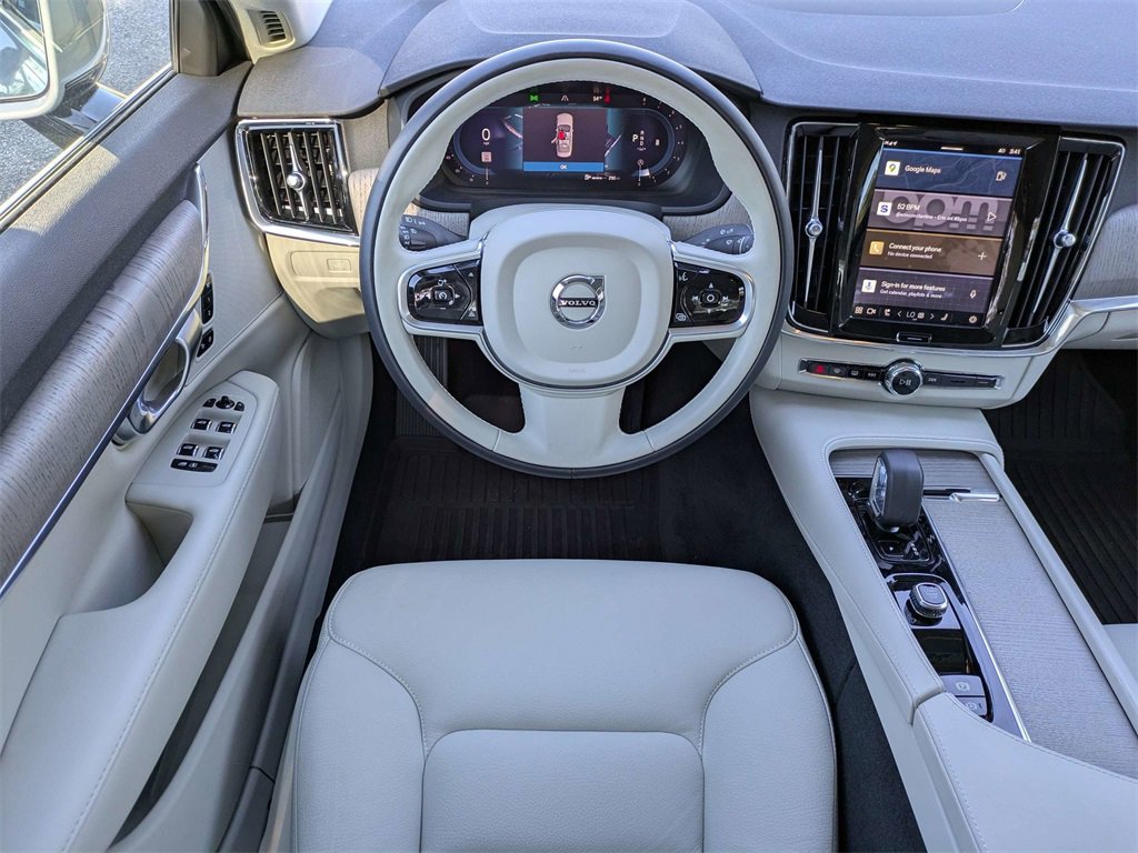 Used 2025 Volvo S90 B6 Plus image 15