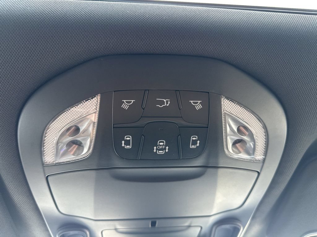 New 2026 Chrysler Pacifica Select AWD/4WD image 4