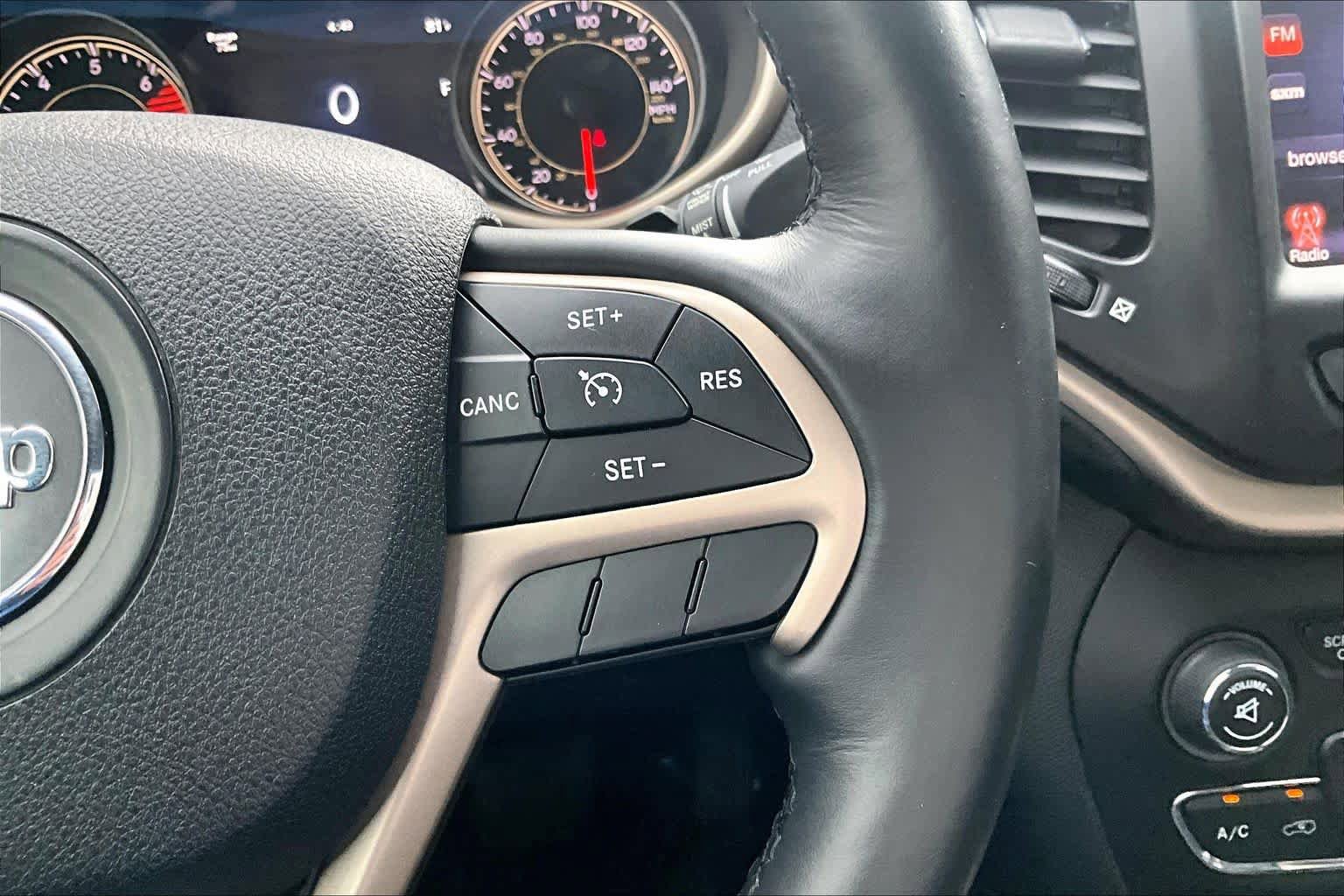 Used 2016 Jeep Cherokee Limited FWD image 25