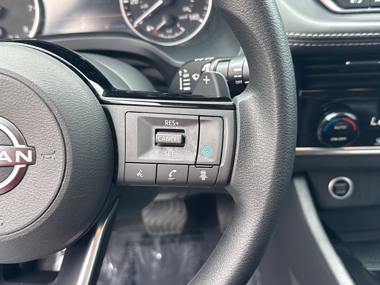 Used 2023 Nissan Rogue SV FWD image 25