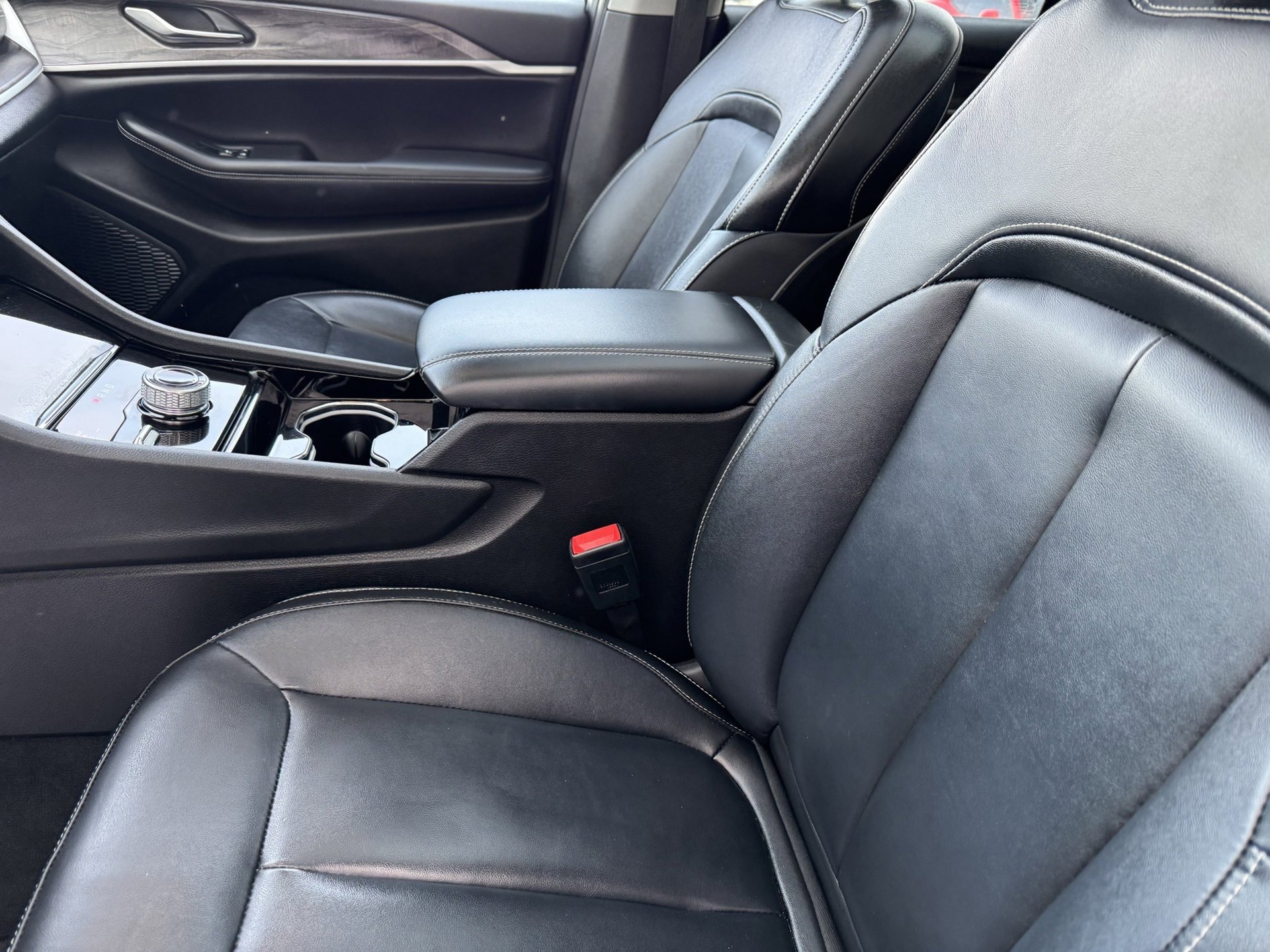 Used 2023 Jeep Grand Cherokee Limited image 20