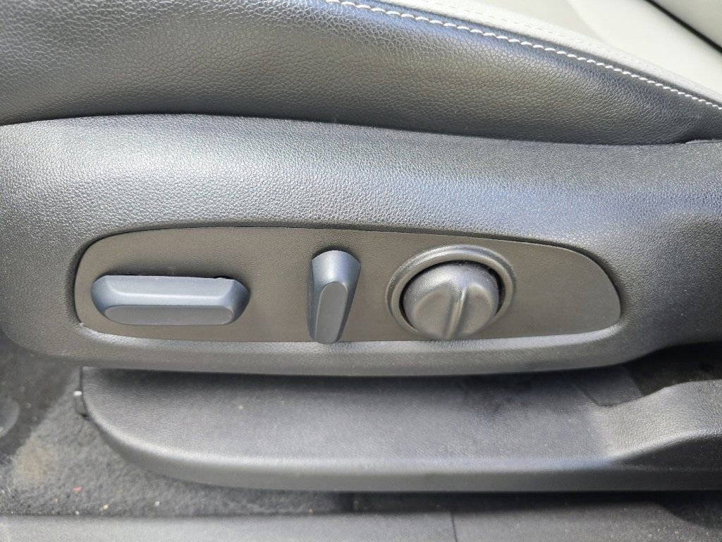 Used 2023 GMC Terrain SLT FWD image 27