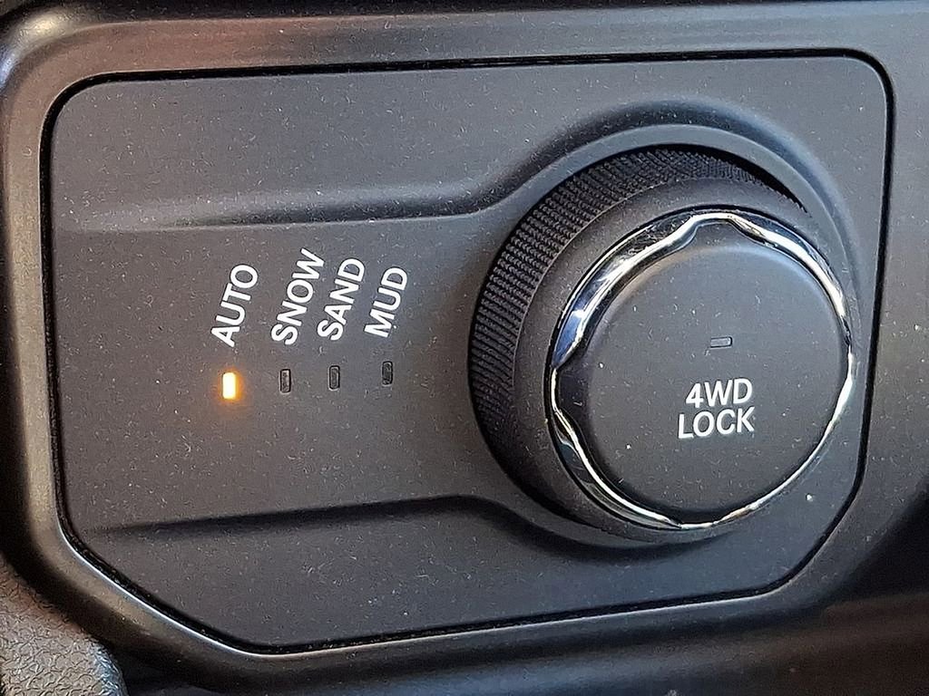 Used 2023 Jeep Renegade Latitude AWD/4WD image 25