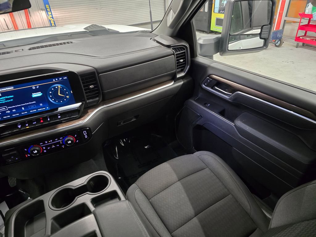 Used 2025 Chevrolet Silverado 2500 LT w/ Convenience Package image 44