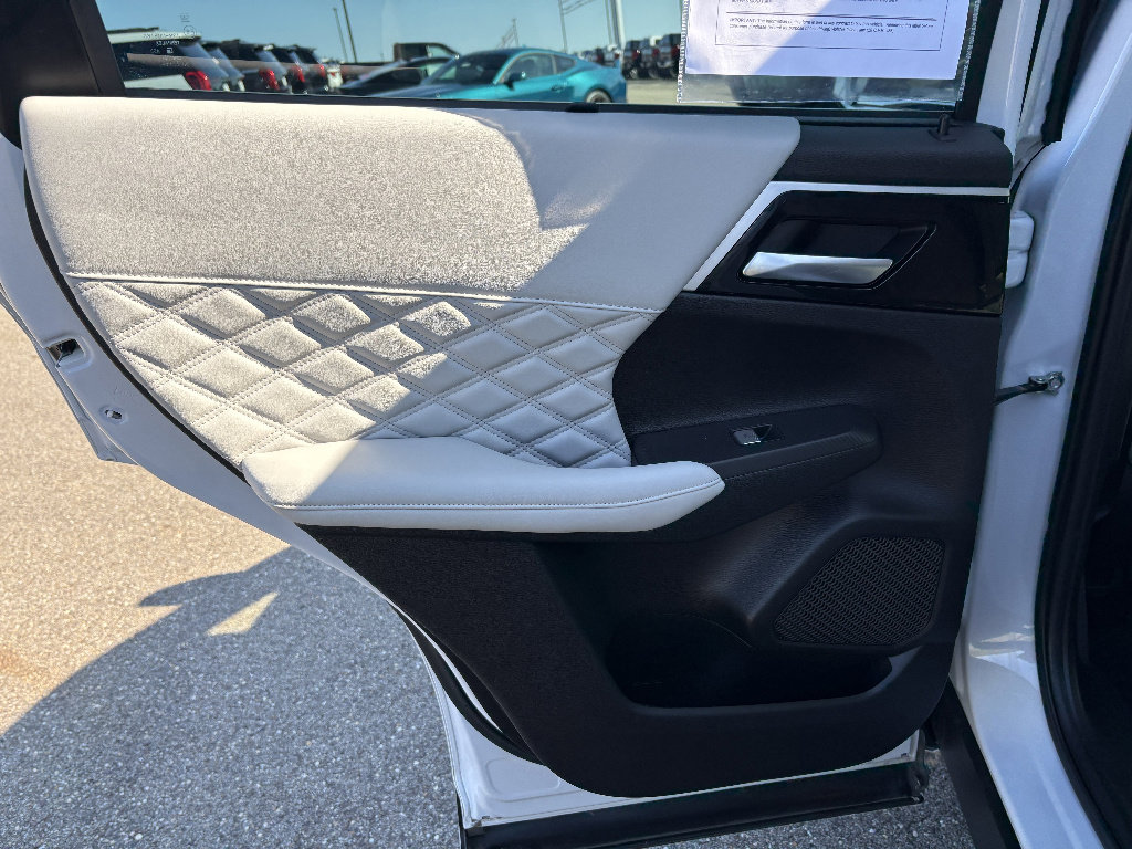 Used 2023 Mitsubishi Outlander SEL image 17