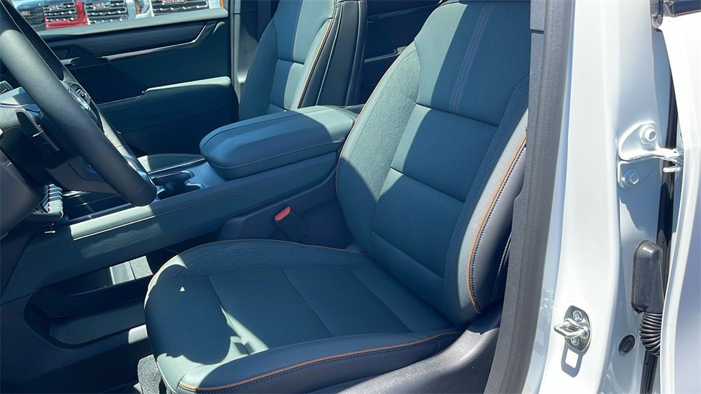 New 2025 GMC Acadia AT4 w/ Luxury Package image 11