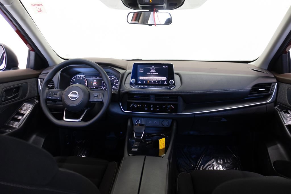 Used 2023 Nissan Rogue S image 23